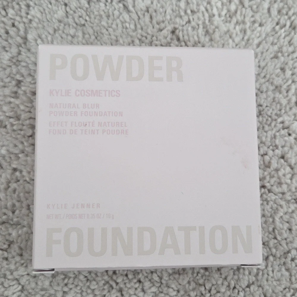 Kylie Cosmetics Natural Blur Powder Foundation - 3N - Picture 8 of 9